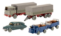 Set Wiking-Verkehrs-Modelle 95 Elektrokarre mit Anhänger, 2x Koffer-Set, MB 1620 Stahlpritschen-Hängerzug und Tatra 87 