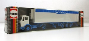 Modellauto H0 LKW Herpa Mercedes Benz SZ Kühlkoffer plaza